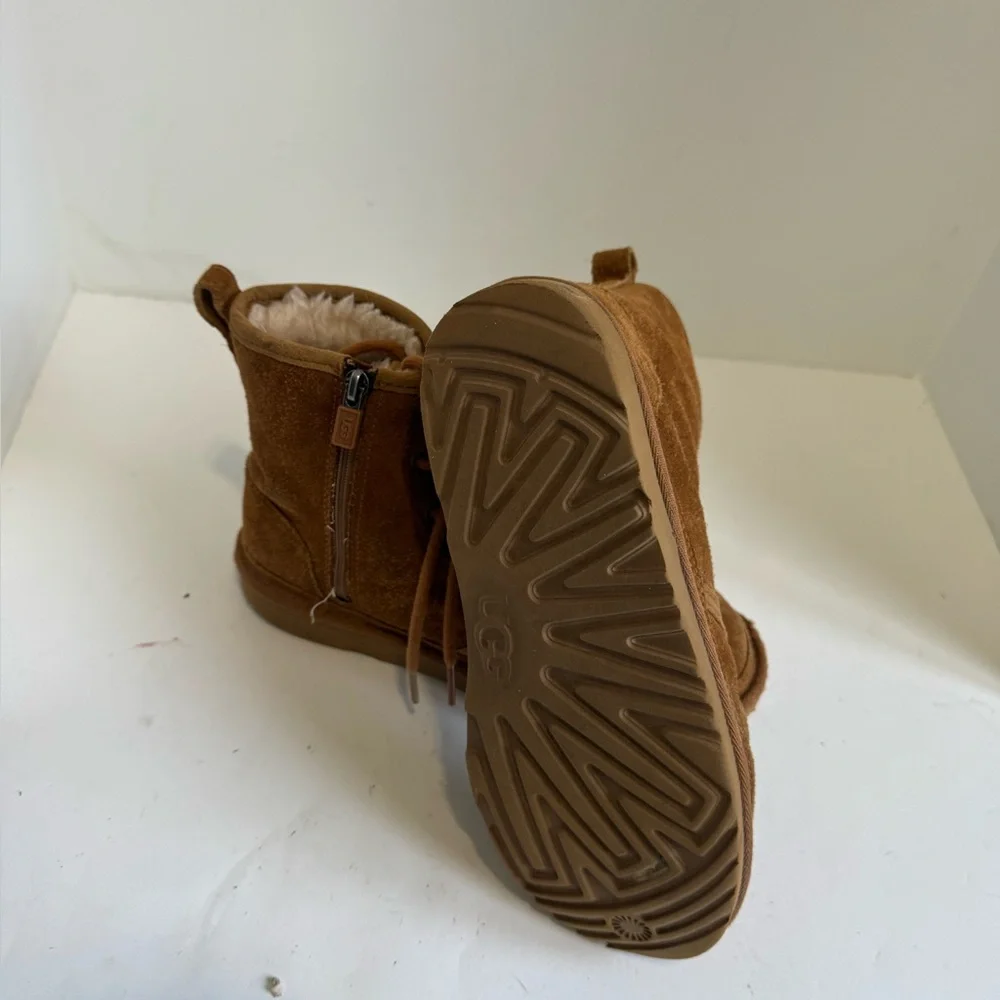 UGG Harkley Water Resistant Winter Chestnut Size 6